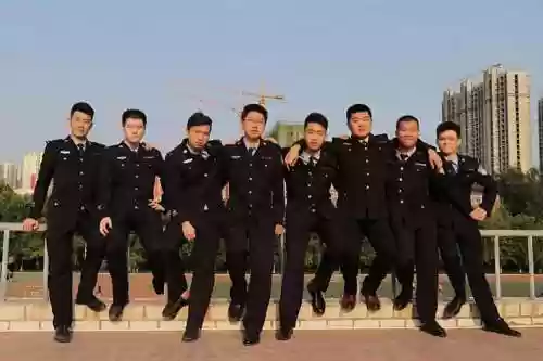 警察阵容剪辑插图1