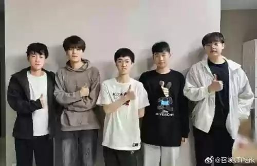 lwxuzi最强阵容插图
